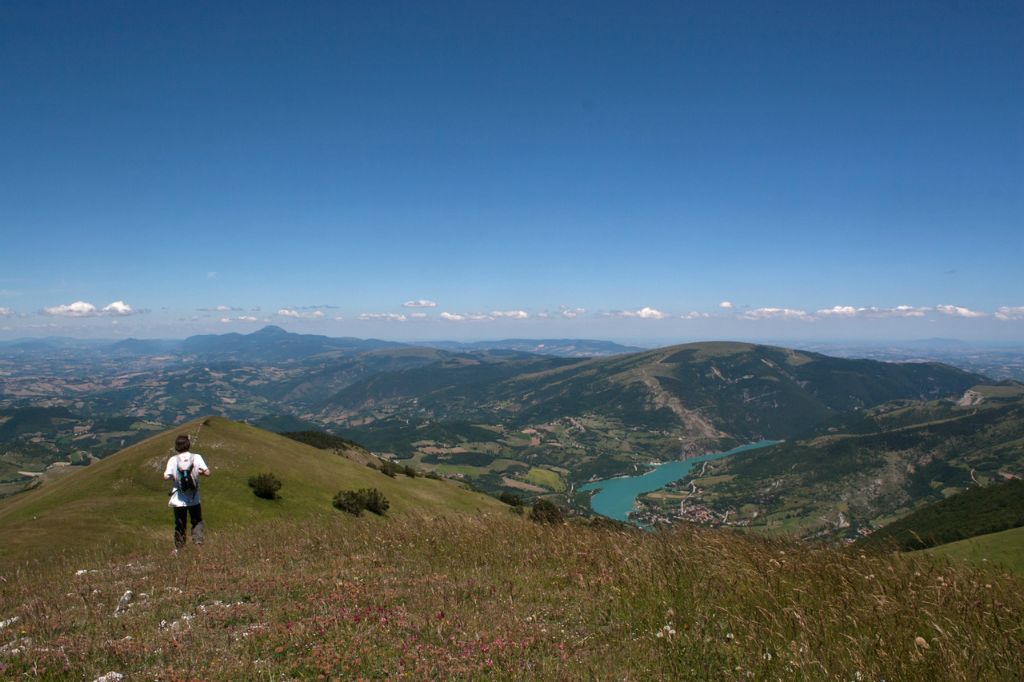 Escursione sulle alture del Lago di Fiastra tra boschi, ruscelli e pascoli Mercoledì 25 Aprile